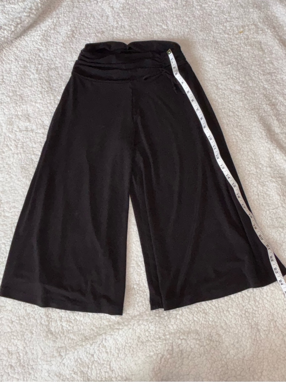 Amy Byer Black Wide-Leg Knee Length Leggings
